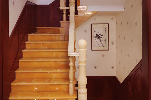 东丽中式别墅室内汉白玉石楼梯的定制安装装饰效果
